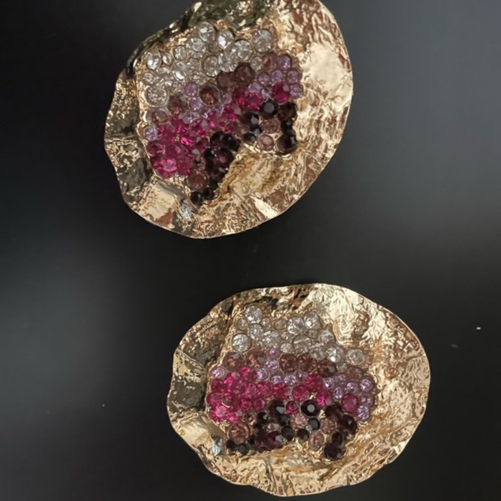 “Scarlett” karals on gold shell Earrings